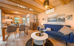 Magic Tiny House By A Private Lake